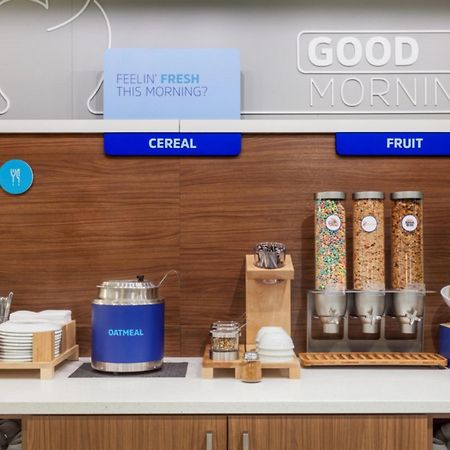 怀尼米港智选假日酒店 外观 照片